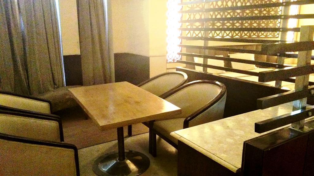 The White Klove New Delhi Extérieur photo