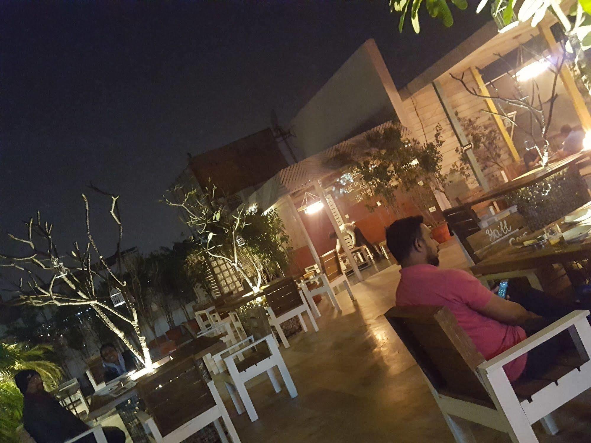 The White Klove New Delhi Extérieur photo