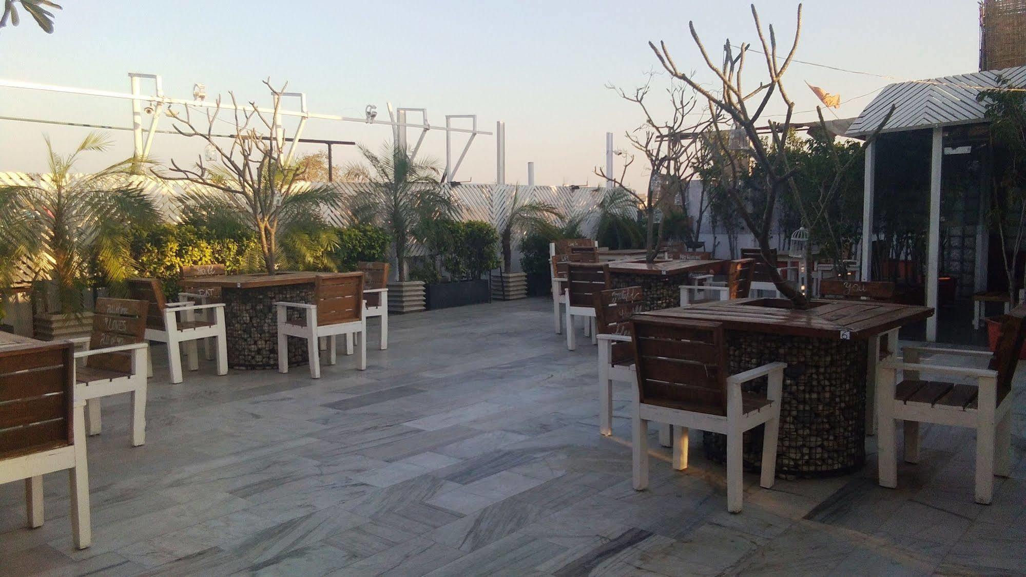 The White Klove New Delhi Extérieur photo