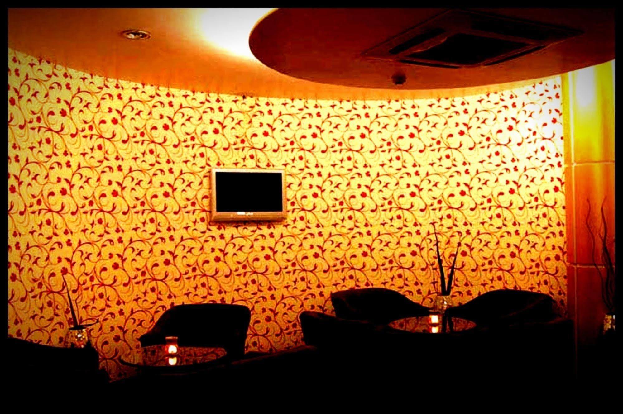 The White Klove New Delhi Extérieur photo
