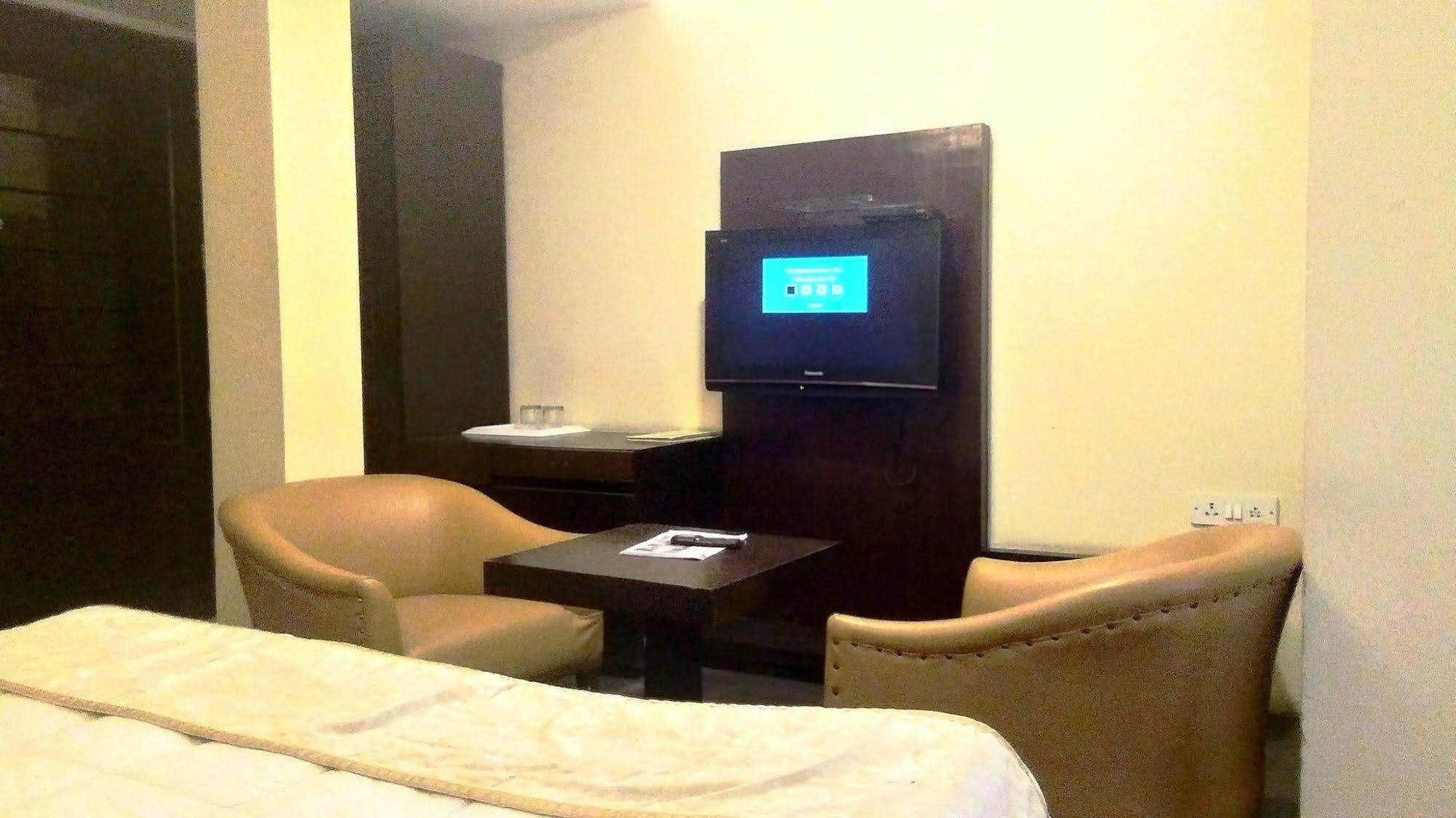 The White Klove New Delhi Extérieur photo